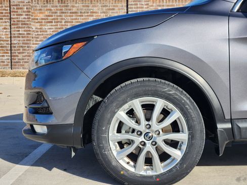 Used 2022 Nissan Rogue Sport SV image 10