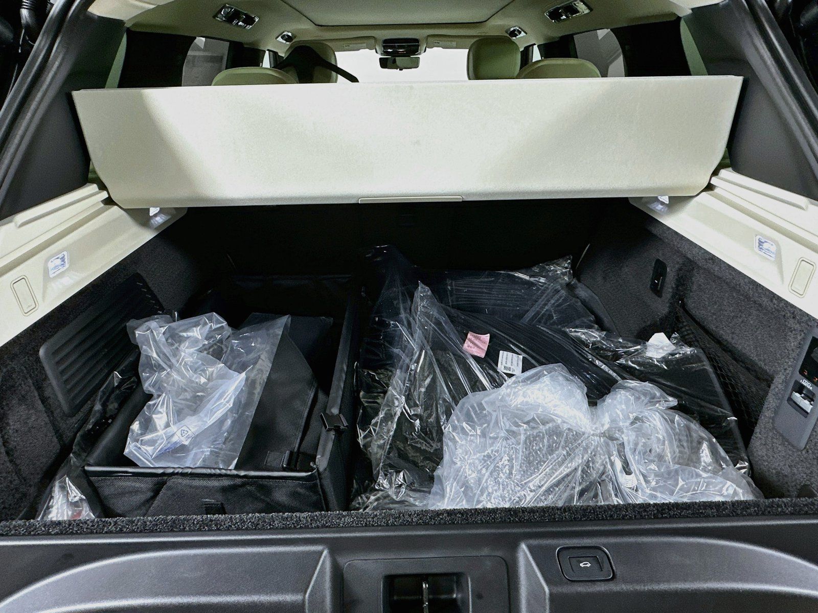New 2027 Land Rover Range Rover SE AWD/4WD image 38