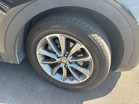 Used 2017 Hyundai Santa Fe Limited FWD image 2