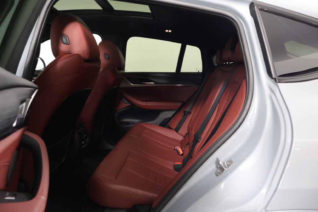 Used 2024 BMW X4 xDrive30i w/ Premium Package AWD/4WD image 11