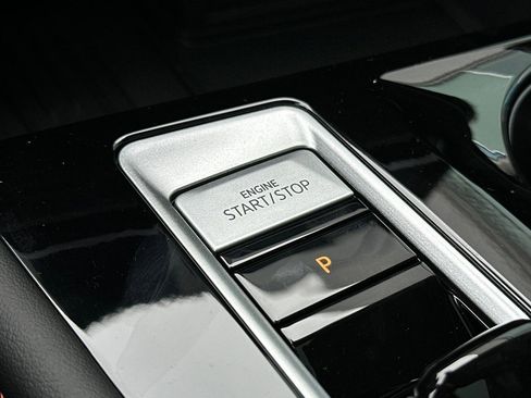 New 2025 Volkswagen Atlas Peak Edition SE image 23