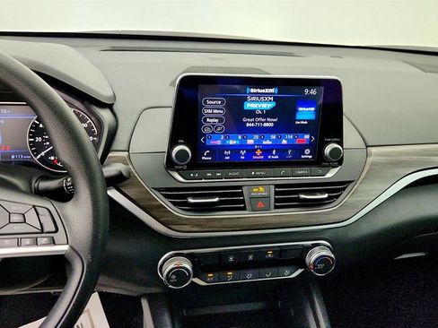 Used 2025 Nissan Altima 2.5 SV image 15