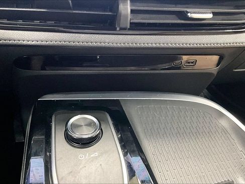 Used 2025 Buick Enclave Preferred w/ Power Package FWD image 25