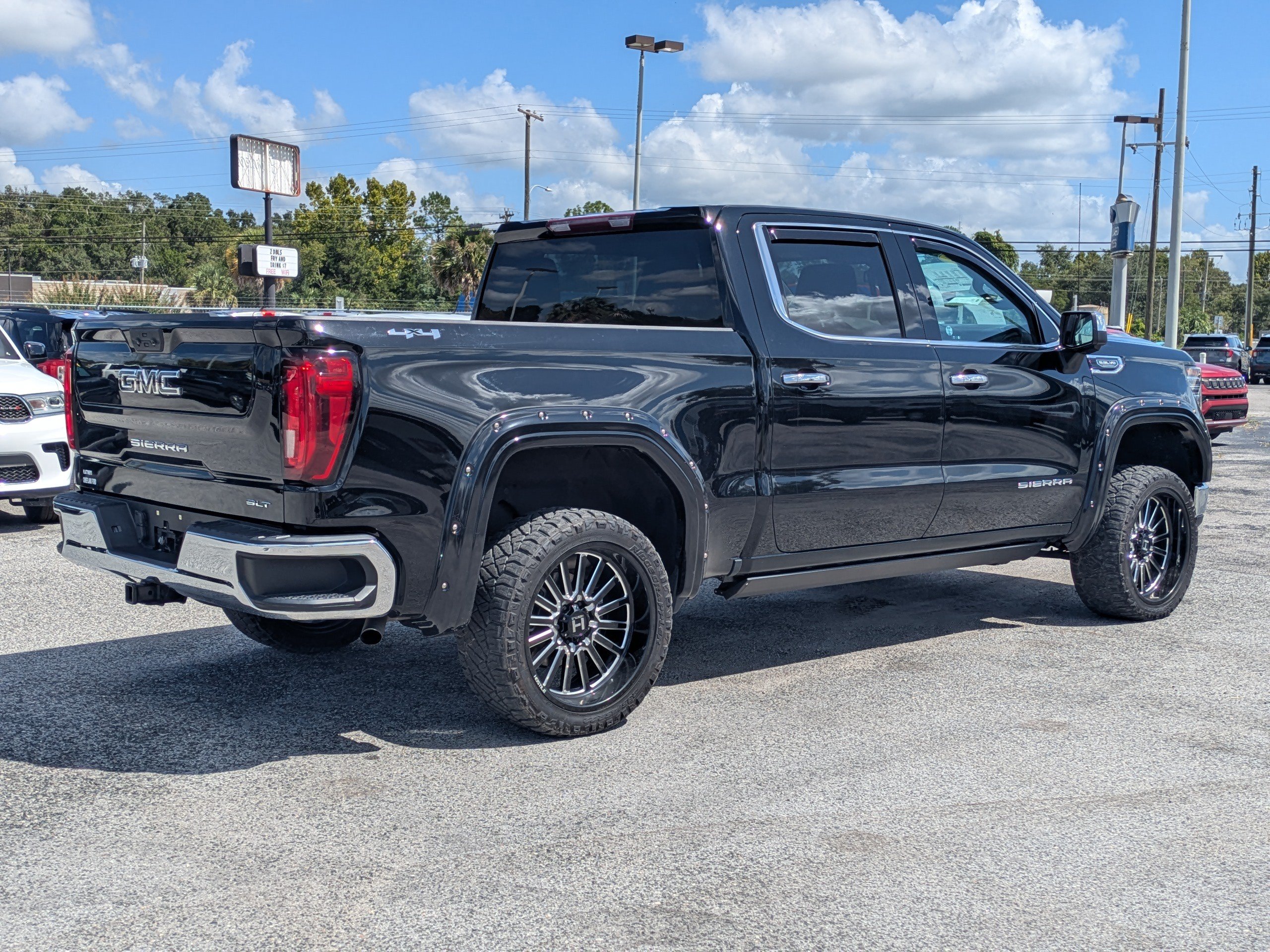 Used 2024 GMC Sierra 1500 SLT w/ SLT Premium Package AWD/4WD image 4