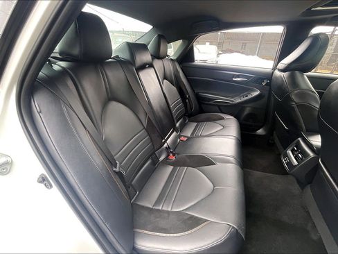 Used 2022 Toyota Avalon XSE image 32