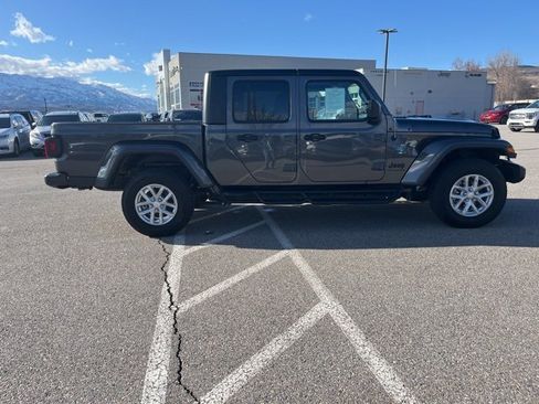 Used 2023 Jeep Gladiator Sport image 2