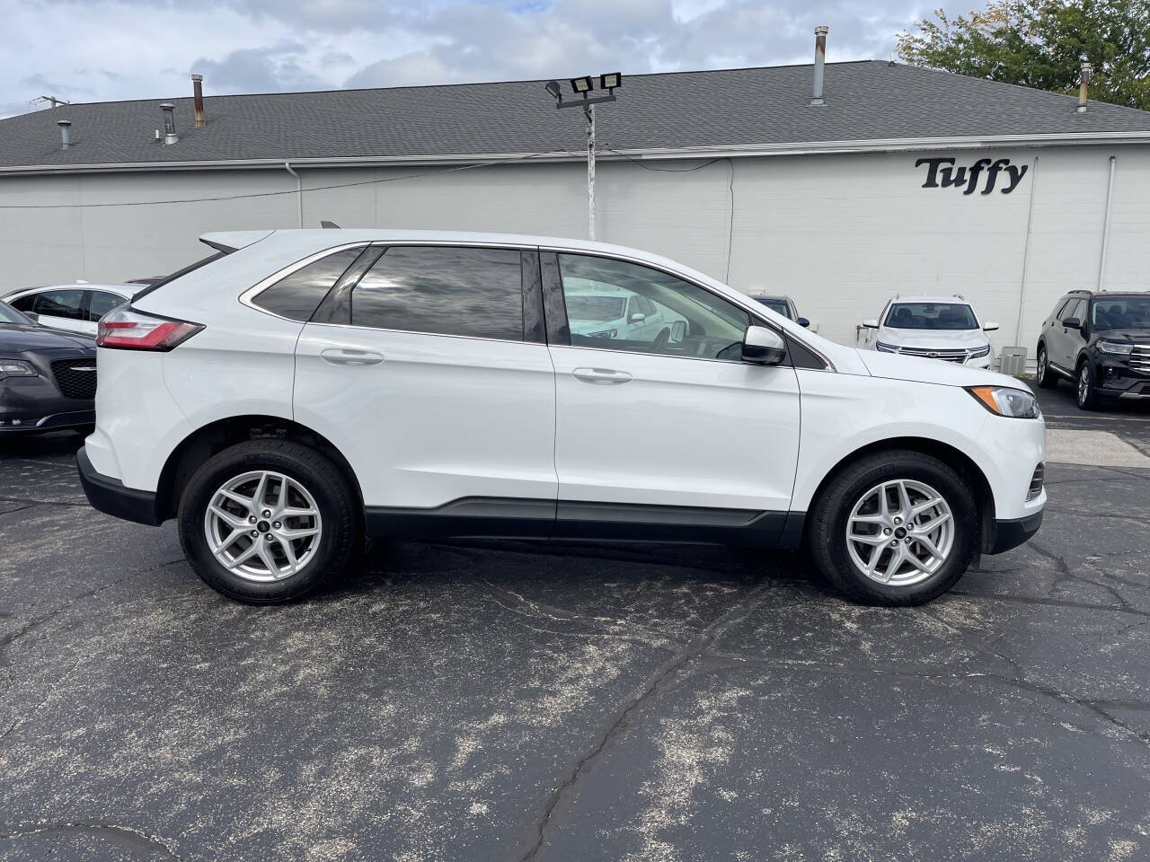 Used 2024 Ford Edge SEL w/ Convenience Package AWD/4WD image 8