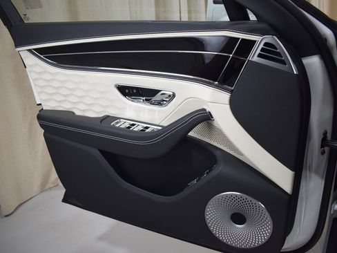 New 2025 Bentley Flying Spur Plug-In Hybrid image 36