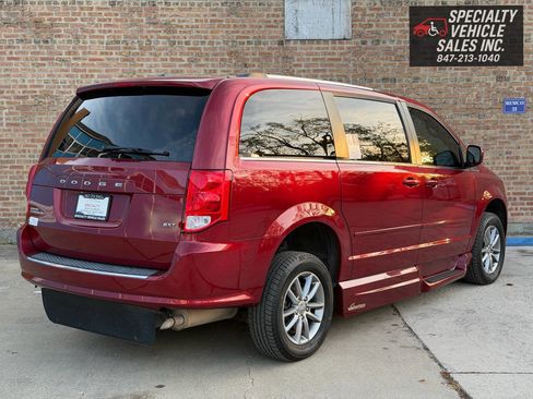 Used 2014 Dodge Grand Caravan SXT image 5