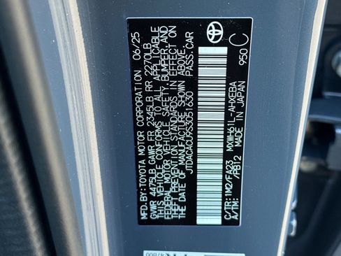 Certified 2025 Toyota Prius Plug-In Hybrid image 32