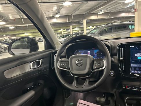 Used 2026 Volvo XC40 B5 Core w/ Climate Package image 23