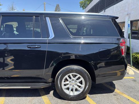 Used 2023 Chevrolet Suburban LT RWD image 3
