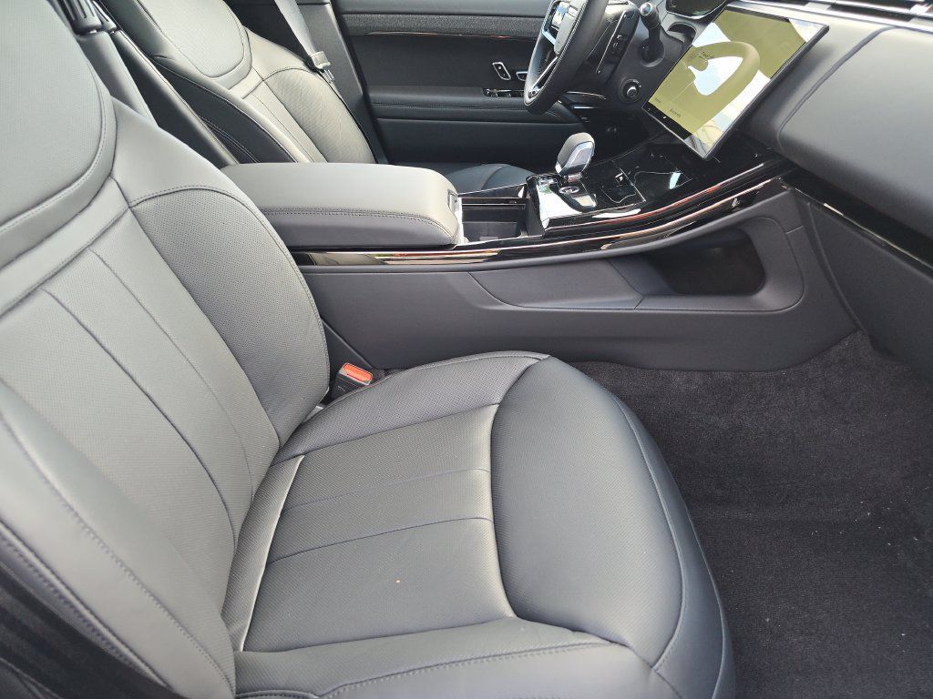New 2026 Land Rover Range Rover Sport Dynamic SE AWD/4WD image 16