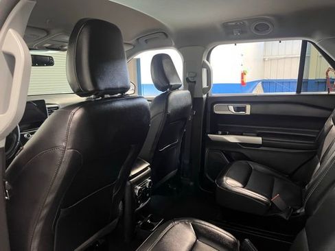 Used 2023 Ford Explorer Limited w/ Equipment Group 301A image 17