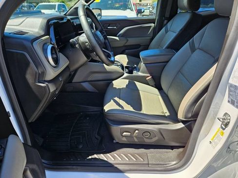 Used 2024 Chevrolet Colorado ZR2 w/ ZR2 Convenience Package III AWD/4WD image 23