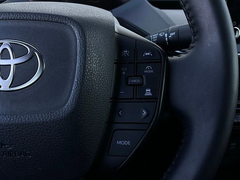 Used 2025 Toyota Prius LE image 32