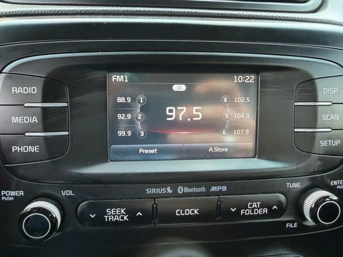 Used 2016 Kia Soul + image 15