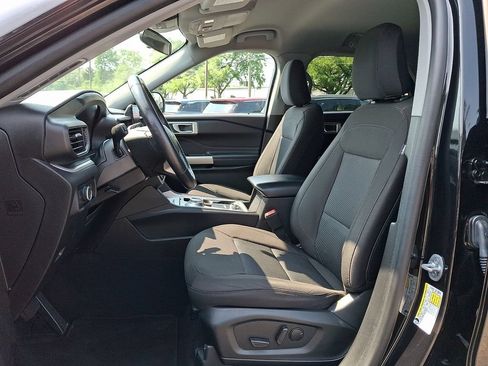 Used 2023 Ford Explorer XLT AWD/4WD image 17
