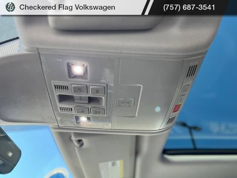 Used 2022 Volkswagen Tiguan SE FWD image 17