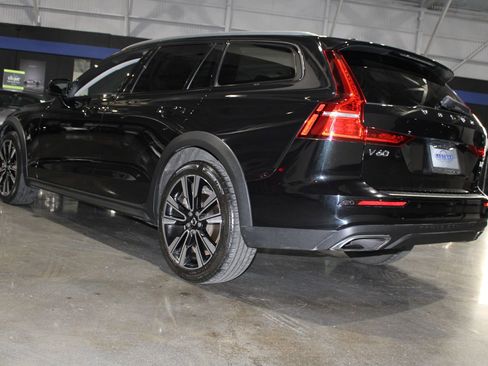 Used 2021 Volvo V60 T5 Cross Country w/ Climate Package image 8