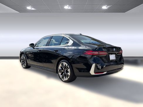 Used 2026 BMW 530i RWD image 3