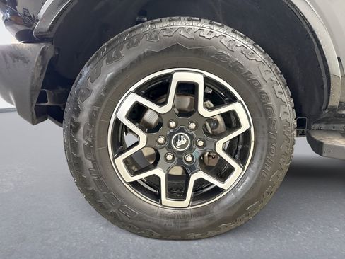 Used 2022 Ford Bronco Outer Banks image 11