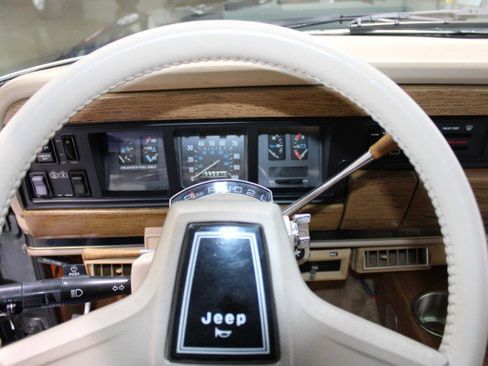 Used 1991 Jeep Grand Wagoneer 4X4 image 19