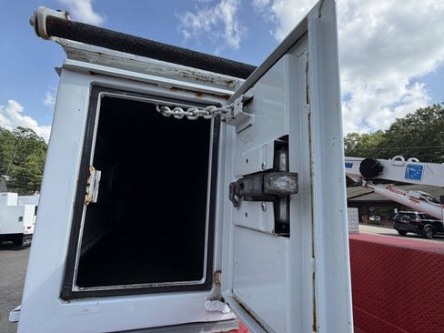 Used 2009 Ford F550 4x4 Regular Cab Super Duty image 24