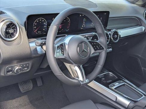 Used 2026 Mercedes-Benz GLB 250 image 3