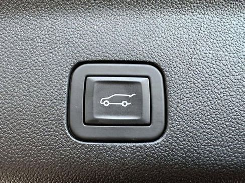 Certified 2025 Chevrolet Suburban Z71 image 17