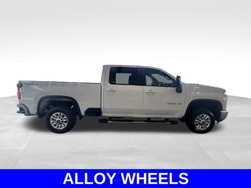 Used 2024 Chevrolet Silverado 2500 LT image 3