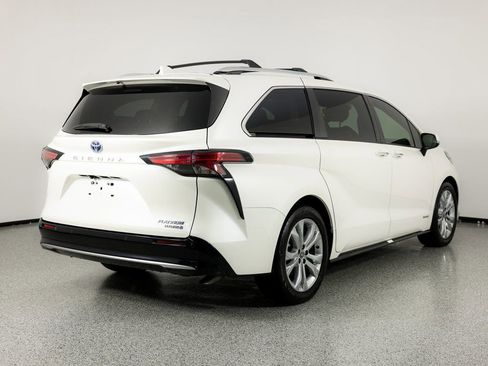 Used 2021 Toyota Sienna Platinum image 13