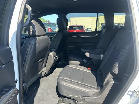 Used 2026 GMC Acadia Elevation w/ Elevation Premium Package FWD image 31