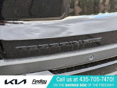 Used 2025 GMC Terrain Elevation w/ Elevation Premium Package AWD/4WD image 11