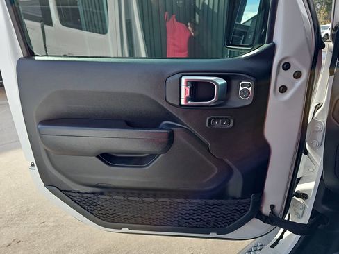 Used 2022 Jeep Gladiator Sport image 31