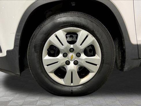 Used 2019 Chevrolet Trax LS FWD image 32
