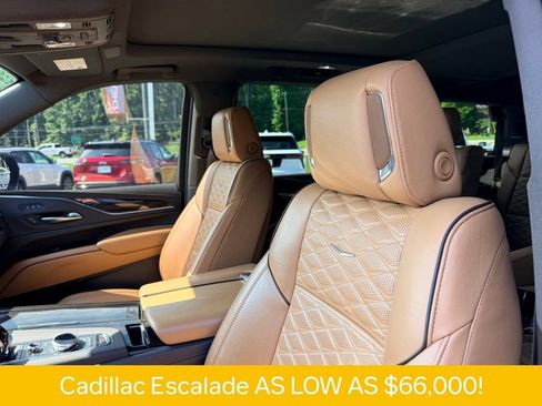 Used 2022 Cadillac Escalade Premium Luxury AWD/4WD image 17