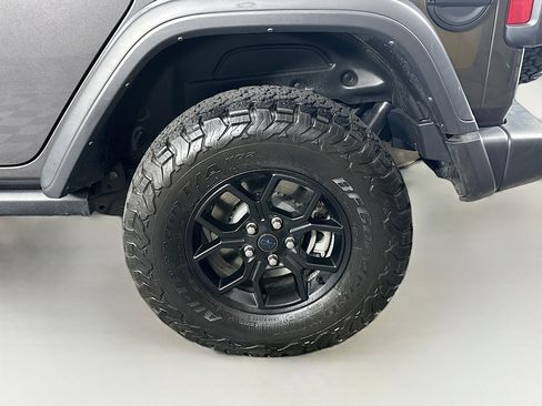 Used 2024 Jeep Wrangler Unlimited AWD/4WD image 11