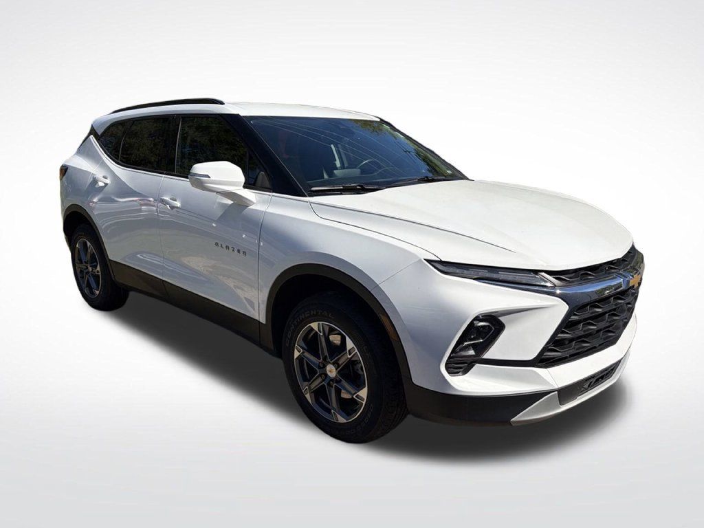 Used 2024 Chevrolet Blazer LT FWD image 9