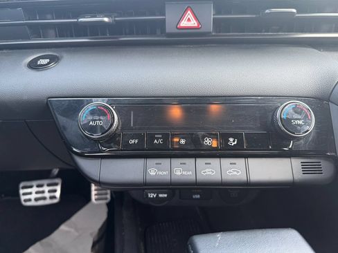 Used 2025 Hyundai Elantra Sport FWD image 17