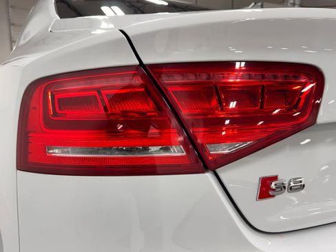 Used 2013 Audi S8 w/ Full Leather Pkg image 2
