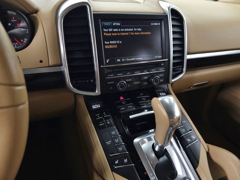 Used 2014 Porsche Cayenne Diesel Platinum Edition AWD/4WD image 23