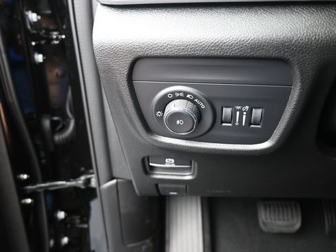 Used 2025 Jeep Grand Cherokee L Limited image 25