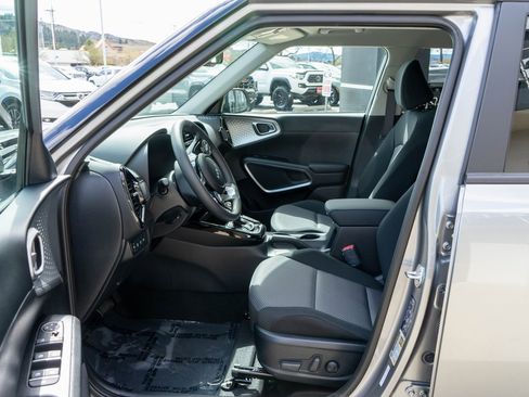 Used 2025 Kia Soul S image 13