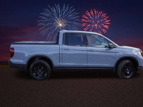 Used 2025 Honda Ridgeline Black Edition image 3