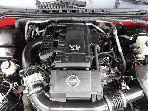 Used 2010 Nissan Frontier SE RWD image 22