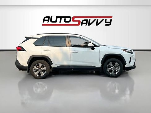Used 2024 Toyota RAV4 XLE AWD/4WD image 8