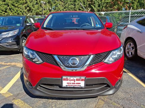 Used 2018 Nissan Rogue Sport S image 2