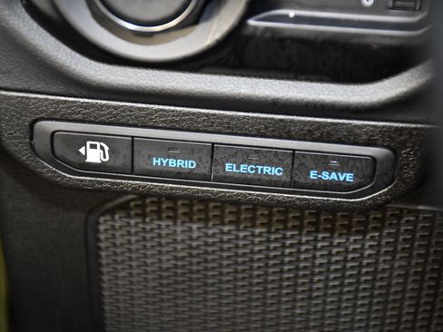 Used 2024 Jeep Wrangler Unlimited Sahara AWD/4WD image 35
