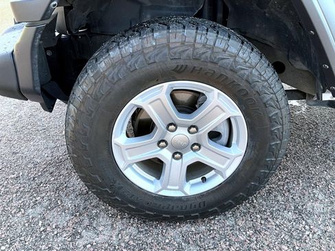 Certified 2020 Jeep Wrangler Sport image 19